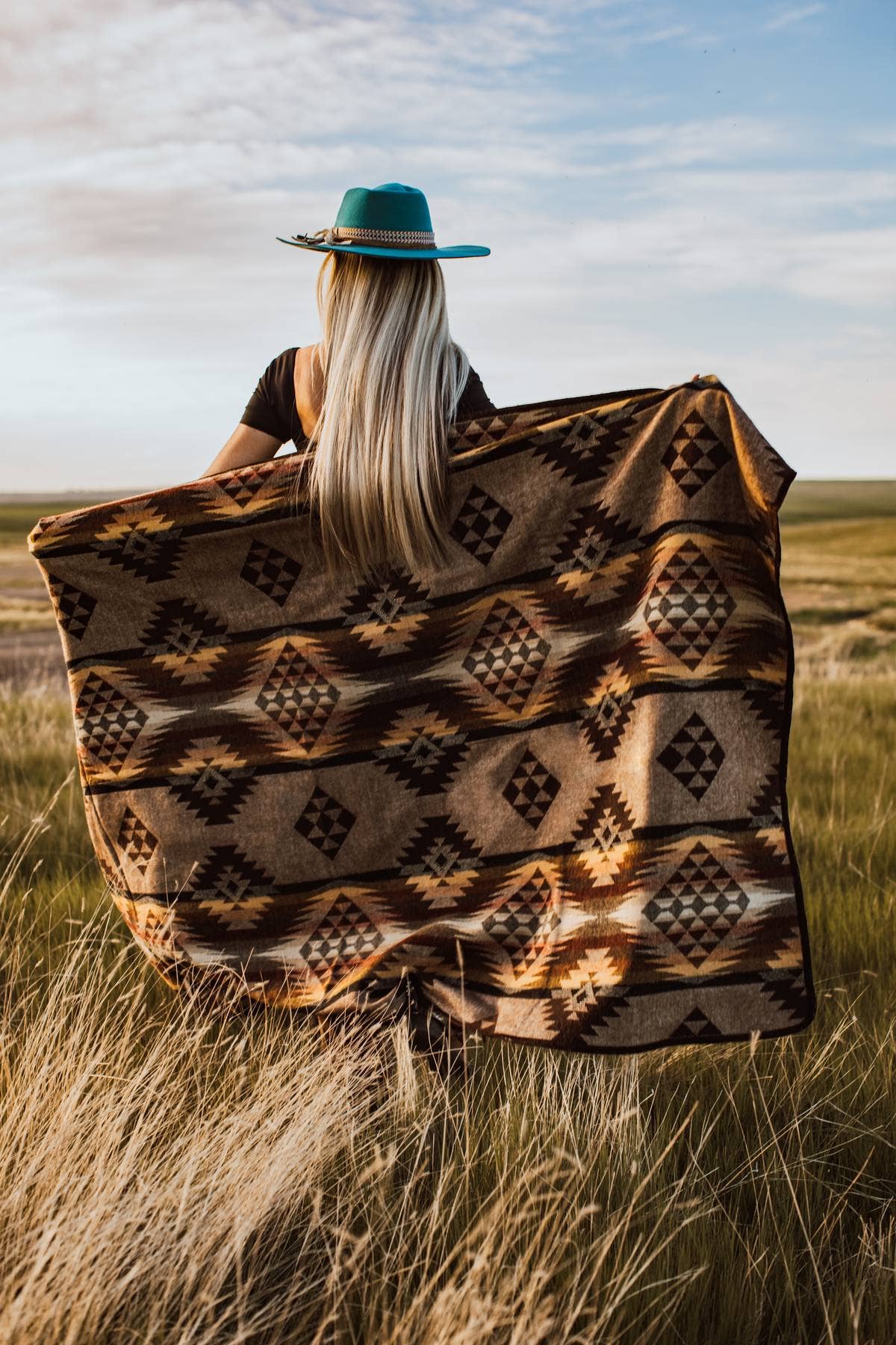Meraki Movement - Prairie Sunset Aztek Alpaca Throw Blanket