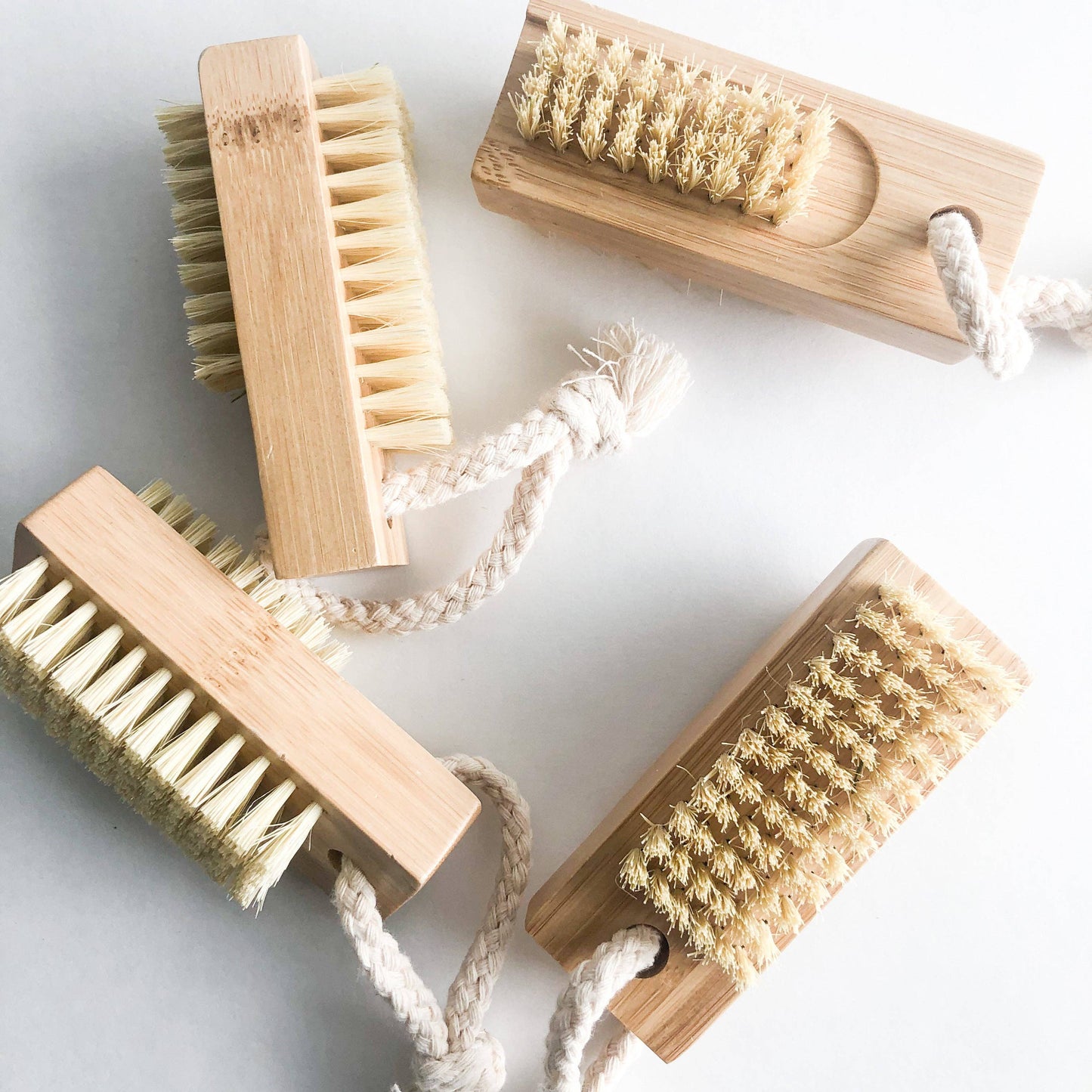 Smile Boutiques - Double Sided Bamboo Nail Brush - Natural Sisal Bristles